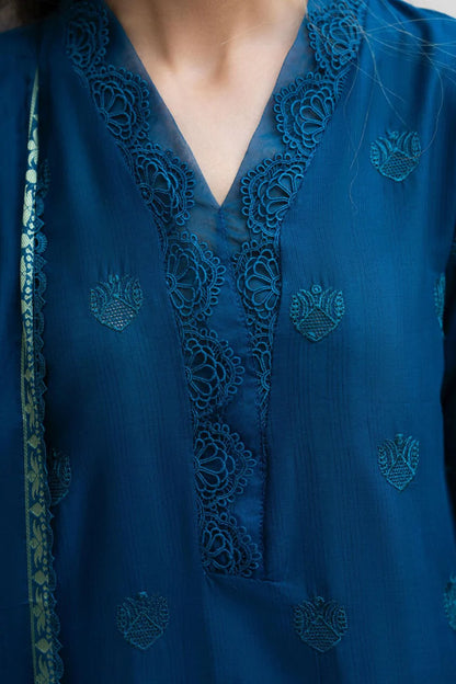 RARE-3PC LAWN CHIKENKARI EMBROIDERED SHIRT WITH LAWN JACQUARD PRINT DUPATTA-5600